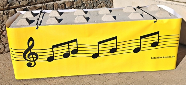 BLOCKOCOVER Note - Binde für Betonblocksteine als gestalterisches Element für Stadtfeste